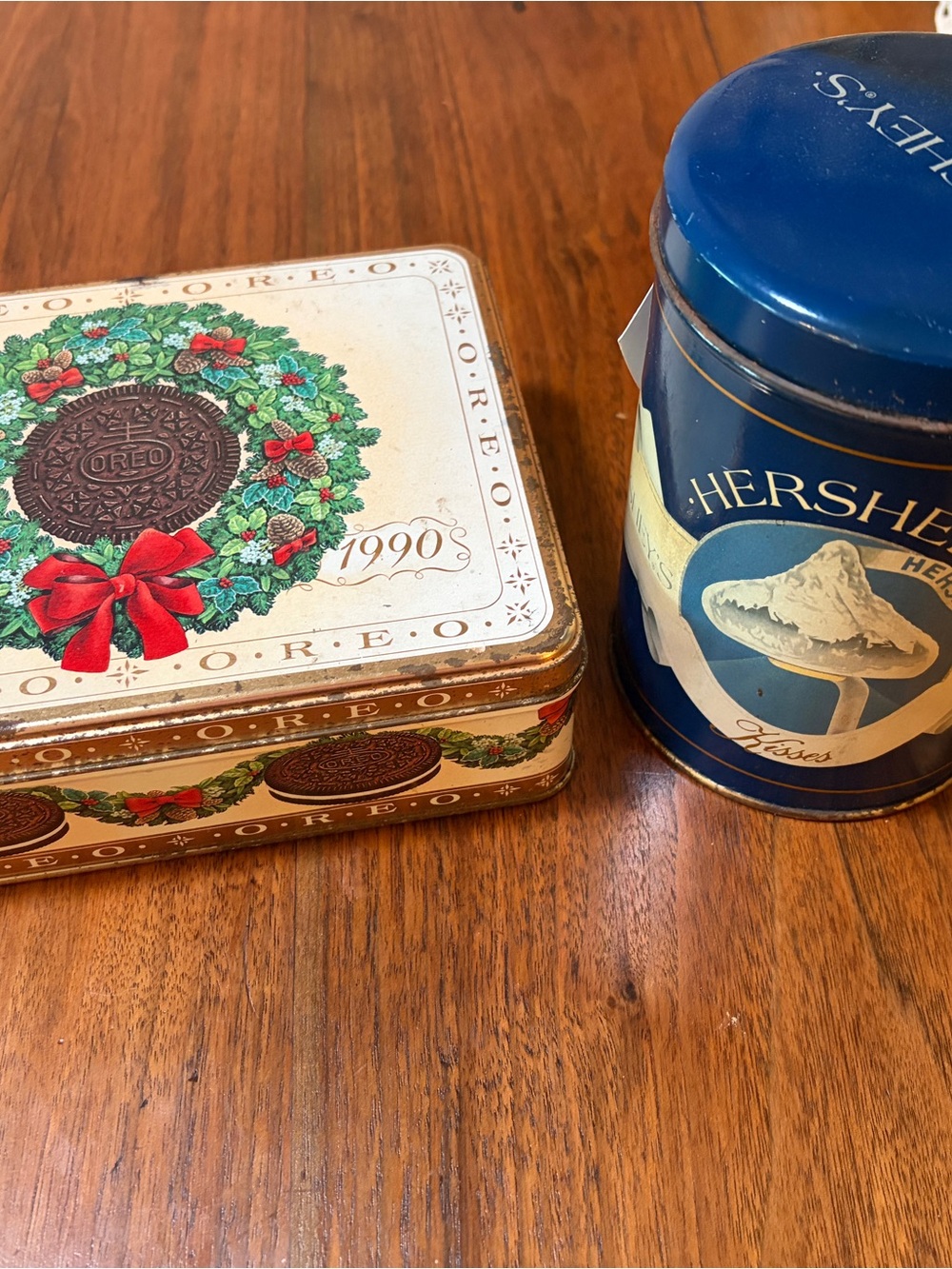 Lot of 2 vintage tins